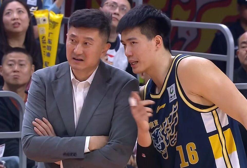 华体会-广东男篮遇到大麻烦，曝焦泊乔申请离队，杜锋培养球员遭质疑！